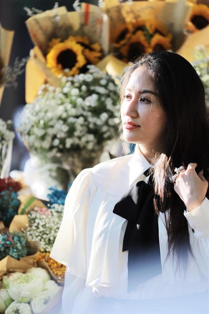 Khánh Thi khoe nhan sắc mặn mà sau hơn một tháng sinh con thứ 3-6