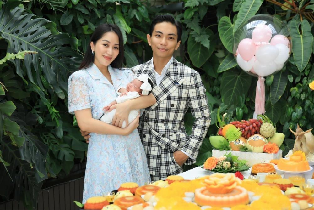 Khánh Thi khoe nhan sắc mặn mà sau hơn một tháng sinh con thứ 3-7