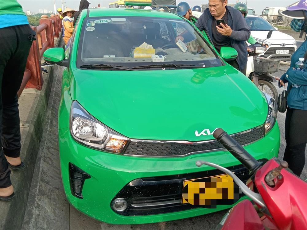 Vụ cô gái bị giết tại cửa hàng quần áo: Nghi phạm đã nhảy cầu Thanh Trì-2