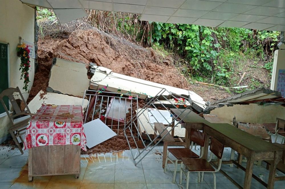 Sạt lở núi làm sập một phòng học-2