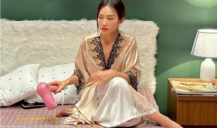 Mỹ nhân Việt diện đồ ngủ trên show, phim truyền hình gây sốt-8