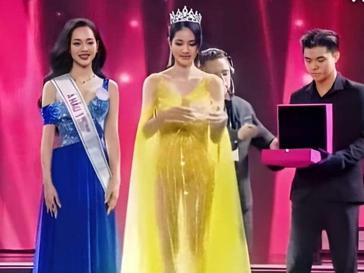 Diện váy trong suốt, mỹ nhân Việt mất điểm vì lỗi hồn nhiên với trang phục bảo hộ-5