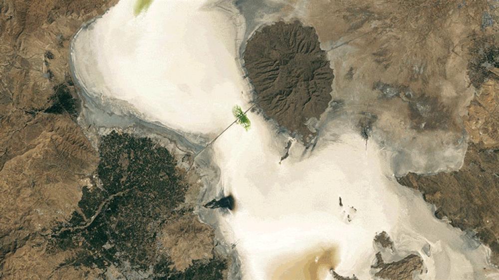 Thiên nhiên tàn khốc: Hồ nước lớn nhất Trung Đông biến thành bãi muối cạn-2