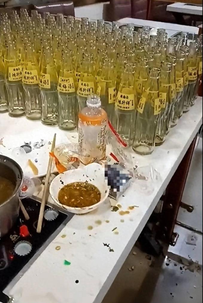 6 chàng trai trả gần 90 nghìn đồng/người ăn buffet, chủ nhà hàng hốt hoảng trước cảnh tượng tàn cuộc-1