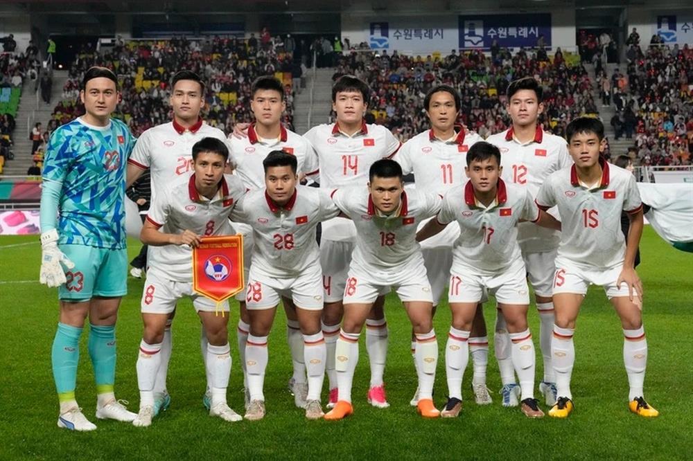 Đội tuyển Việt Nam thua liên tiếp 3 trận, HLV Troussier nói lời tâm huyết-1
