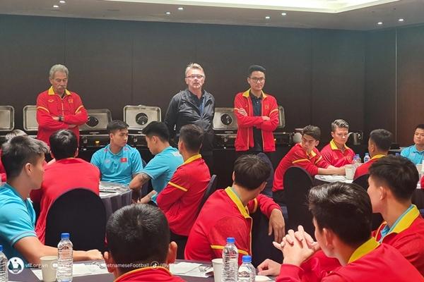 HLV Troussier: Bóng đá Việt Nam chưa là gì ở châu Á nhưng phải mơ dự World Cup-2