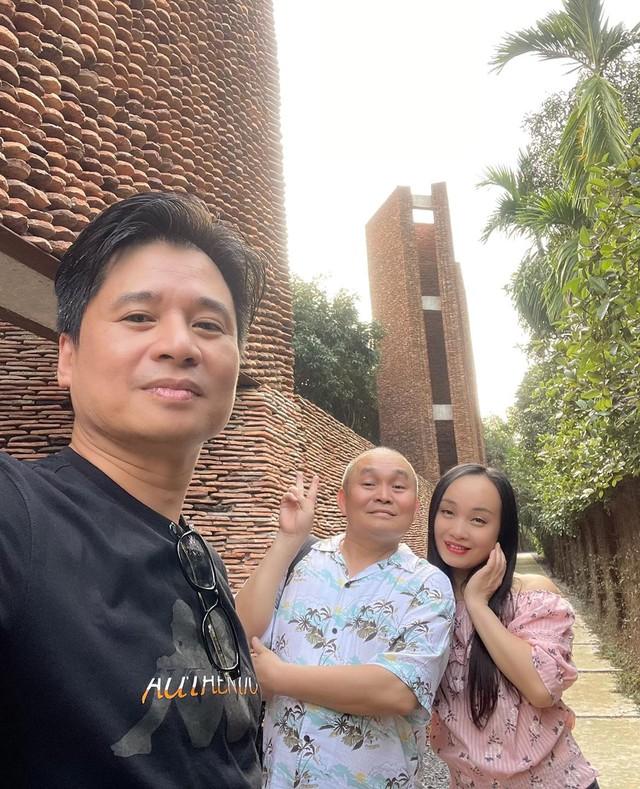 Xây biệt phủ cầu kỳ với 5 triệu viên ngói cổ, vua hài đất Bắc Xuân Hinh giàu có mức độ nào?-2