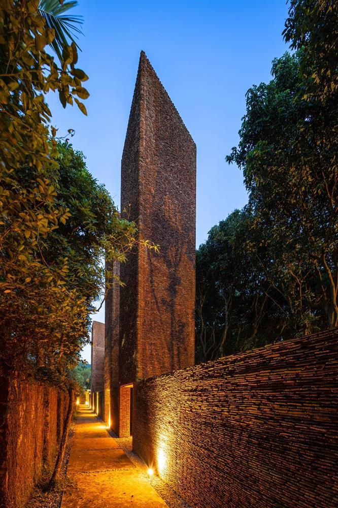 Xây biệt phủ cầu kỳ với 5 triệu viên ngói cổ, vua hài đất Bắc Xuân Hinh giàu có mức độ nào?-3