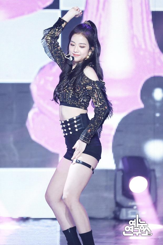 Jisoo và quần cạp trễ đúng là sinh ra để dành cho nhau-6