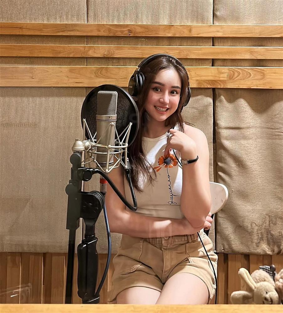 Nhan sắc qua camera thường của nữ ca sĩ có biệt thự 3.000m2 tại Hải Phòng-1