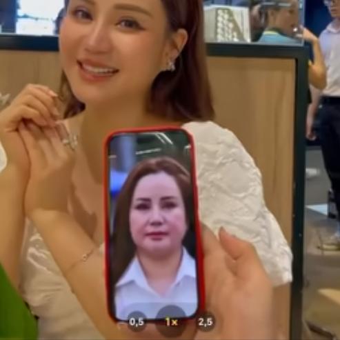 Nhan sắc qua camera thường của nữ ca sĩ có biệt thự 3.000m2 tại Hải Phòng-3