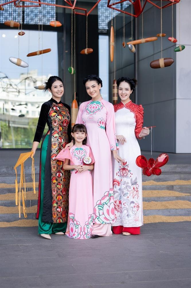 Lý do gì khiến Ngọc Hân nhận cô bé xinh xắn này làm con nuôi?-1