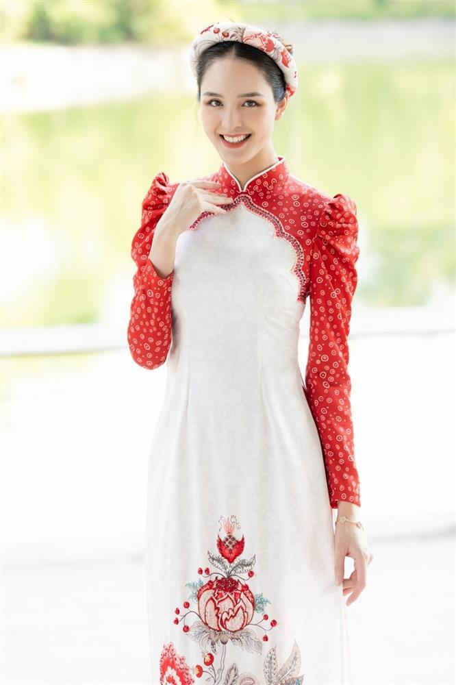 Lý do gì khiến Ngọc Hân nhận cô bé xinh xắn này làm con nuôi?-4