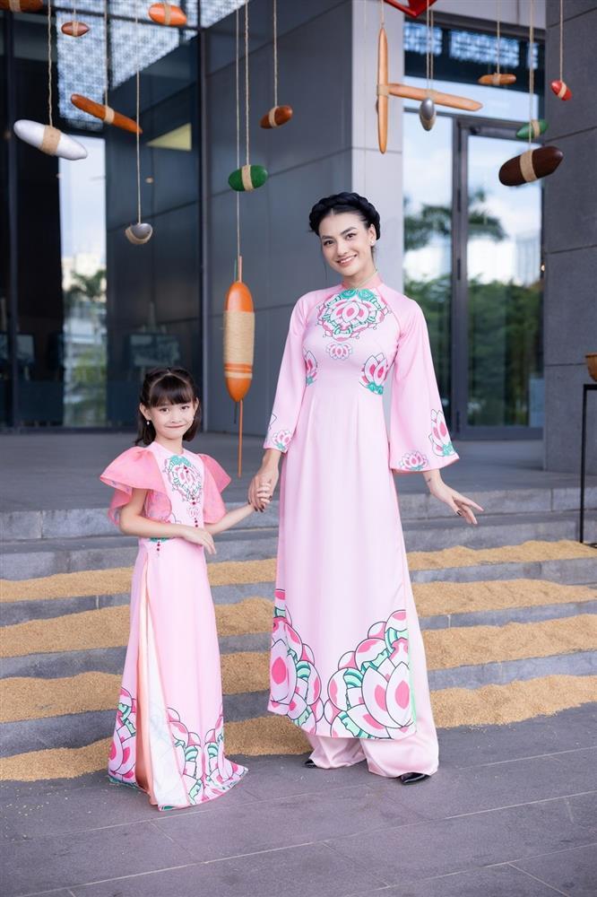 Lý do gì khiến Ngọc Hân nhận cô bé xinh xắn này làm con nuôi?-6