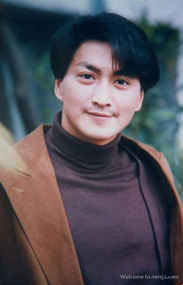 Triển Chiêu Hà Gia Kính xuất hiện với diện mạo trẻ trung tại sự kiện-3