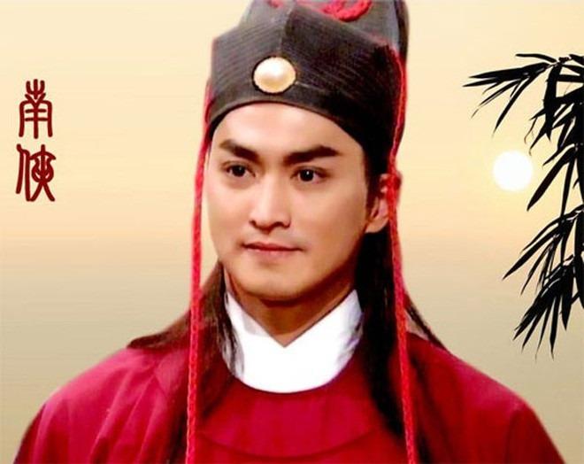 Triển Chiêu Hà Gia Kính xuất hiện với diện mạo trẻ trung tại sự kiện-4