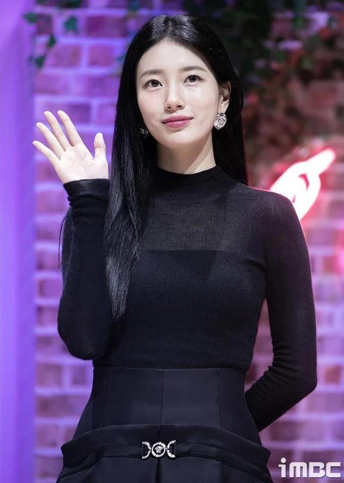 Tình đầu quốc dân gây sốt với nhan sắc siêu thực như AI-3