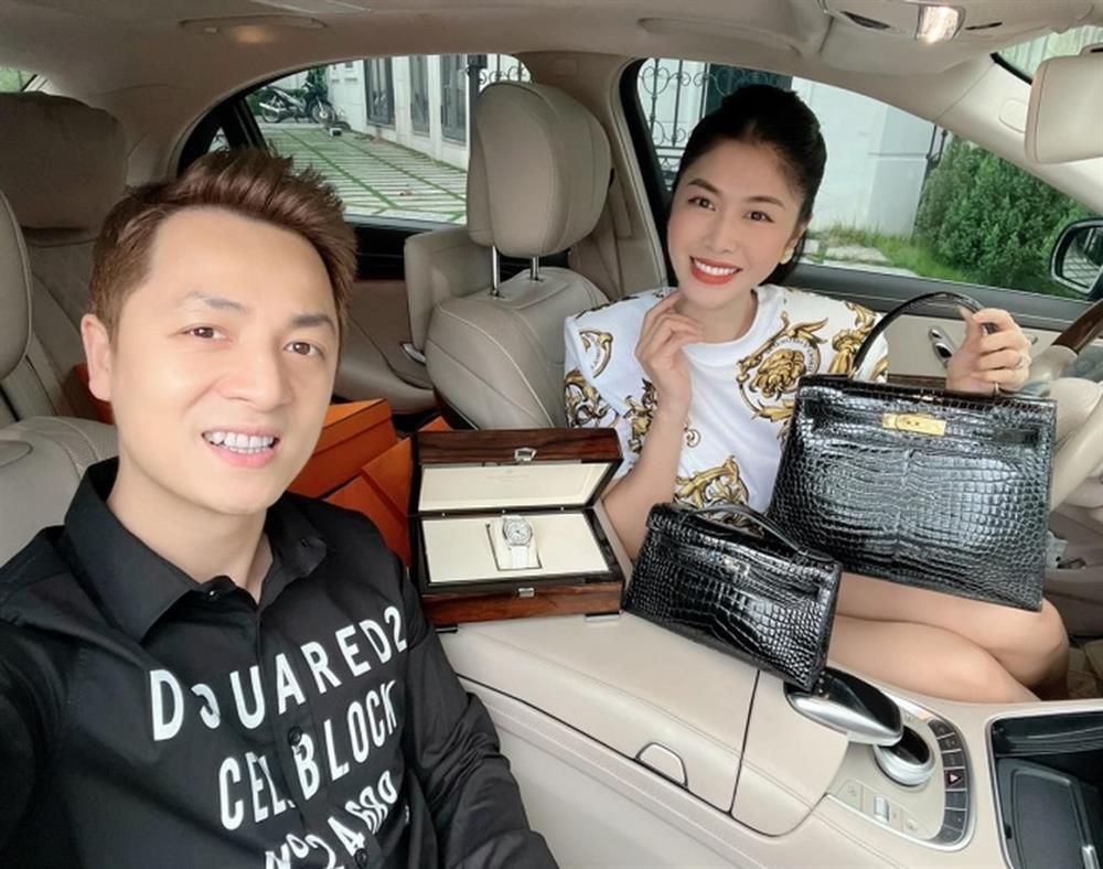 Vợ chồng Đăng Khôi chi phí 1 căn chung cư mỗi lần đưa 2 mẹ đi Singapore trị bệnh-4