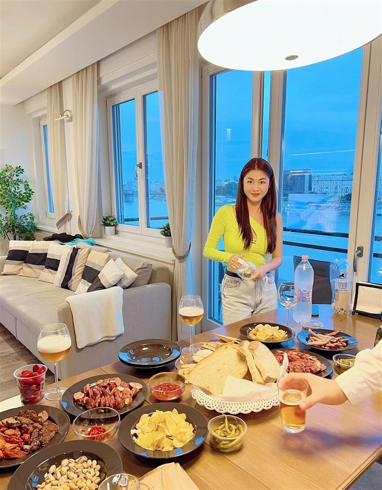 Vợ chồng Đăng Khôi chi phí 1 căn chung cư mỗi lần đưa 2 mẹ đi Singapore trị bệnh-6