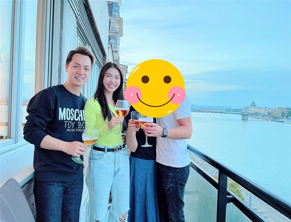 Vợ chồng Đăng Khôi chi phí 1 căn chung cư mỗi lần đưa 2 mẹ đi Singapore trị bệnh-7