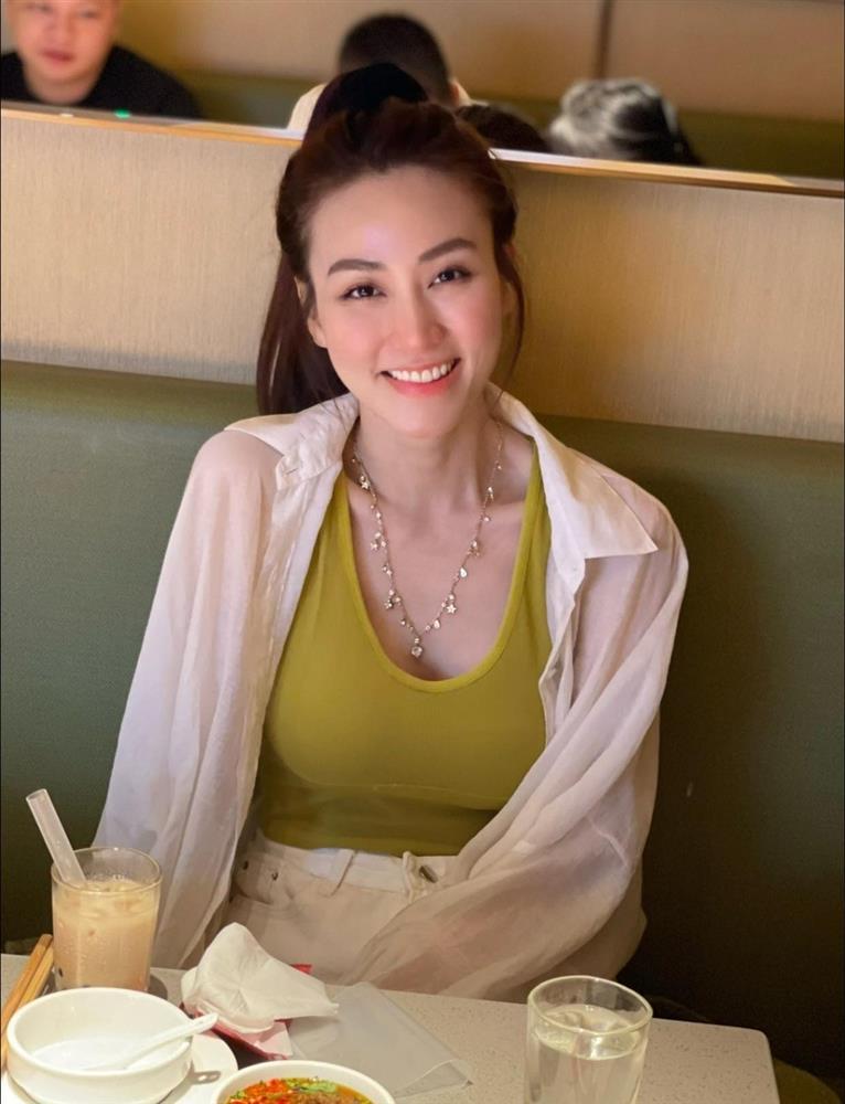 Ngân Khánh sau 8 năm kết hôn: Trẻ trung, viên mãn bên chồng Việt kiều-14