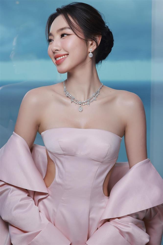 Thùy Tiên từng gần 60kg, nhịn ăn choáng váng, giờ vừa thon vừa khỏe nhờ đâu?-1