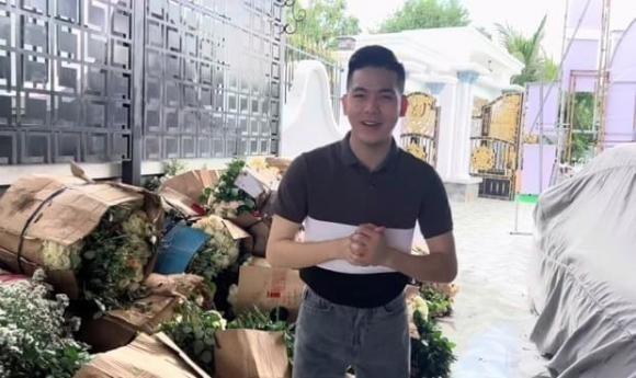 Nghệ sĩ Thanh Bạch đảm nhận vai trò MC trong đám hỏi của Hà Trí Quang - Thanh Đoàn-4