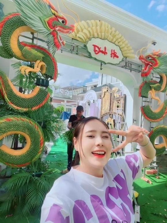 Nghệ sĩ Thanh Bạch đảm nhận vai trò MC trong đám hỏi của Hà Trí Quang - Thanh Đoàn-5