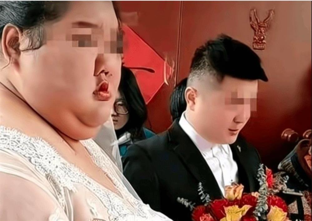 Cô dâu nặng 200kg bị khách mời chế nhạo, chú rể có động thái cảm động-1