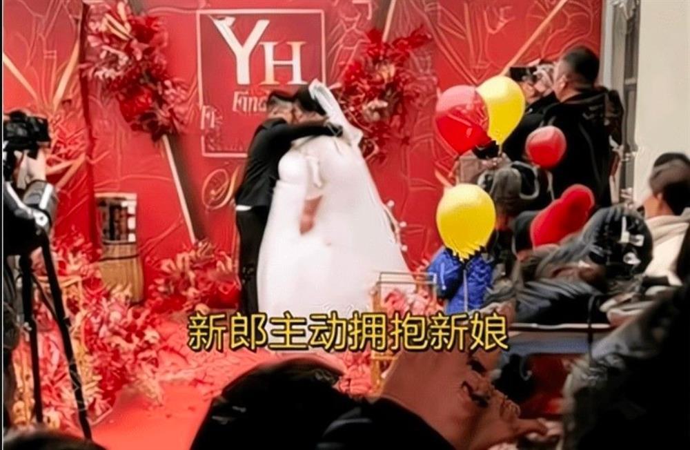 Cô dâu nặng 200kg bị khách mời chế nhạo, chú rể có động thái cảm động-2