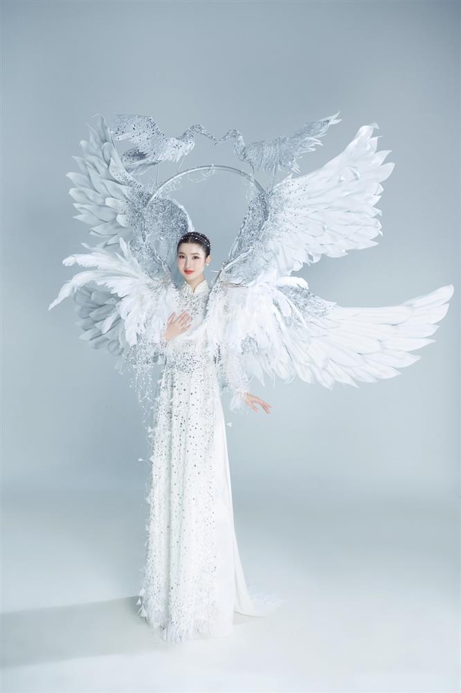 Phương Nhi đem trang phục Cò Ơi nặng hơn 10kg đến Miss International 2023-2