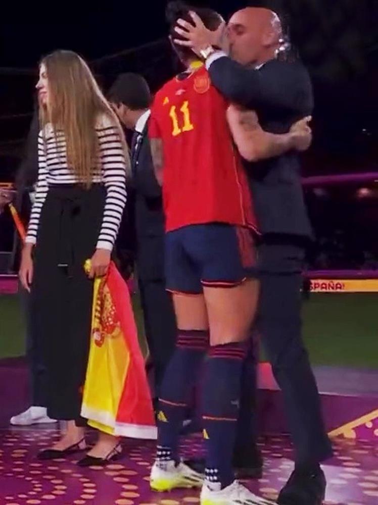 Nữ cầu thủ bị quấy rối Jenni Hermoso trở lại đội tuyển Tây Ban Nha-1