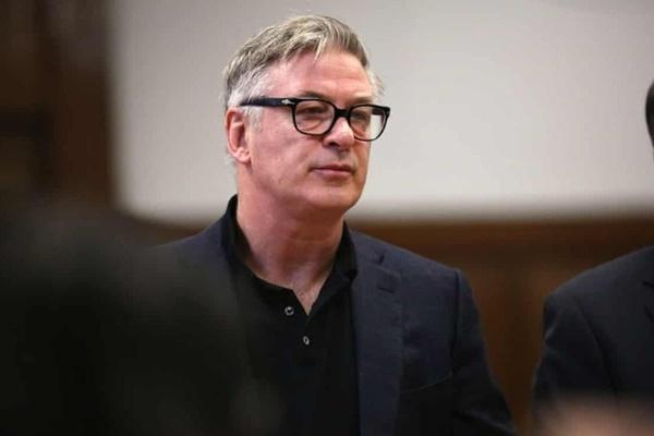 Tài tử Alec Baldwin bị truy tố vì tội ngộ sát, đối diện án tù 18 tháng-4