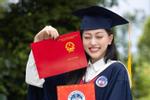 Học vấn của Á hậu Phương Nga: Thành tích học tập nổi trội từ THPT tới đại học, là cán bộ lớp cần mẫn