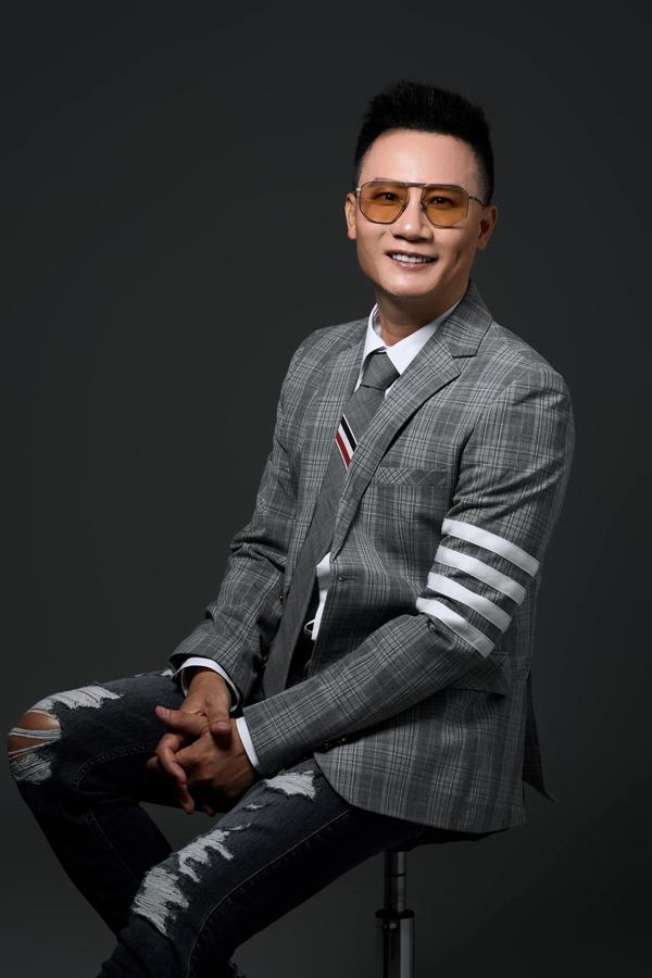 Sao Việt lấy vợ đại gia: Hoàng Bách bên bạn đời là con đại gia miền Tây có tiếng, ở biệt thự sang xịn-5