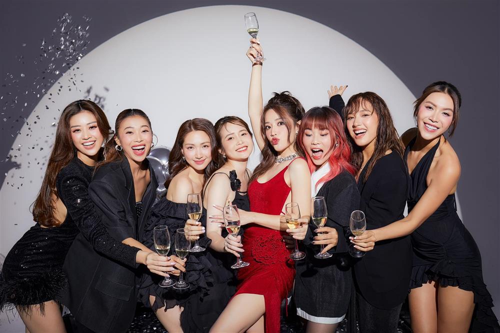 Bộ ảnh cưới của Puka - Gin Tuấn Kiệt cùng dàn sao đình đám Vbiz-1