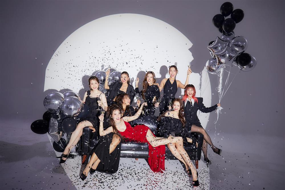 Bộ ảnh cưới của Puka - Gin Tuấn Kiệt cùng dàn sao đình đám Vbiz-2