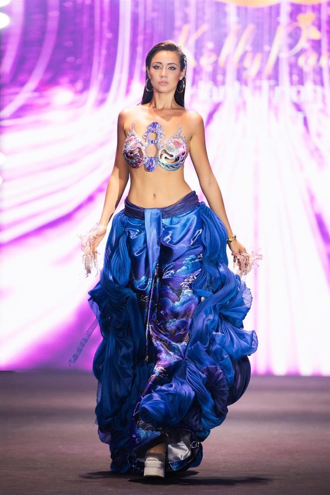 Võ Hoàng Yến diện trang phục 25kg, Đinh Ngọc Diệp diễn mở màn-1