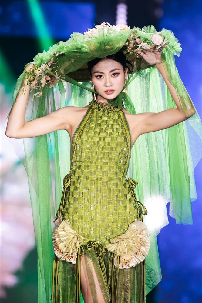 Võ Hoàng Yến diện trang phục 25kg, Đinh Ngọc Diệp diễn mở màn-3