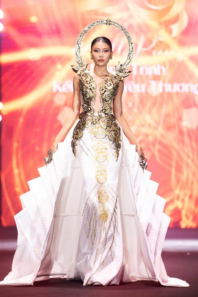 Võ Hoàng Yến diện trang phục 25kg, Đinh Ngọc Diệp diễn mở màn-5