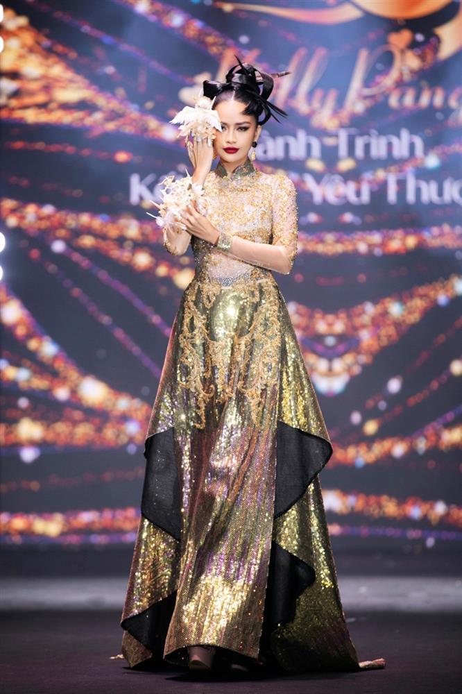 Võ Hoàng Yến diện trang phục 25kg, Đinh Ngọc Diệp diễn mở màn-11