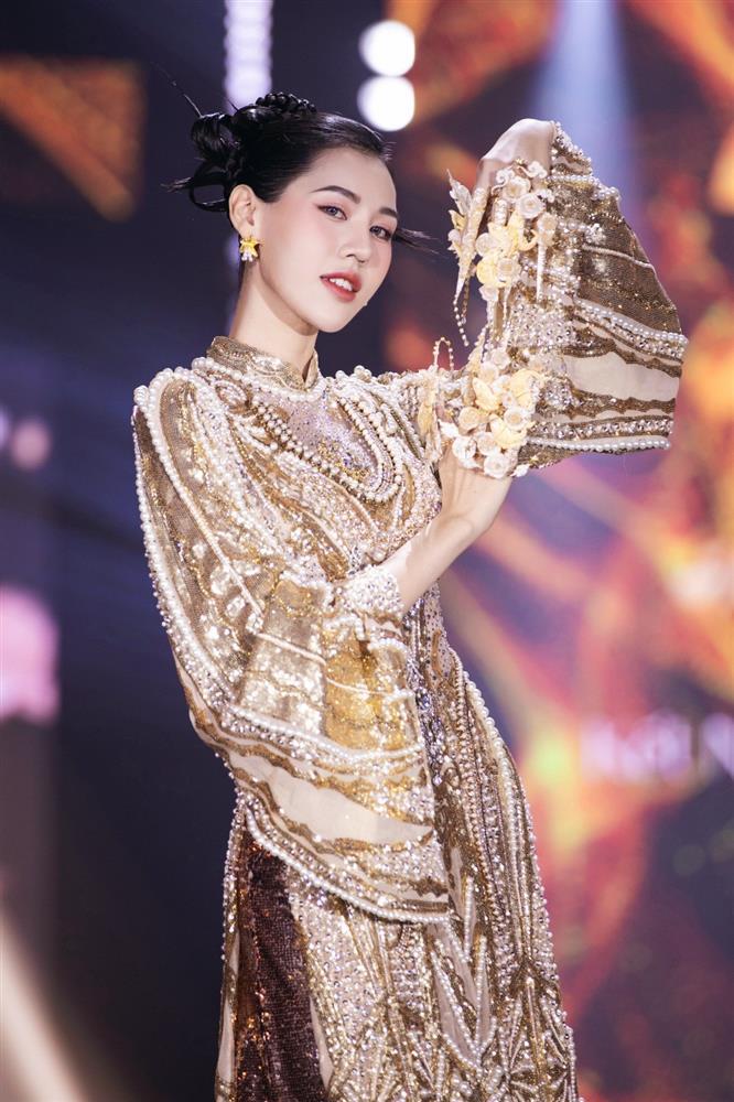 Võ Hoàng Yến diện trang phục 25kg, Đinh Ngọc Diệp diễn mở màn-8