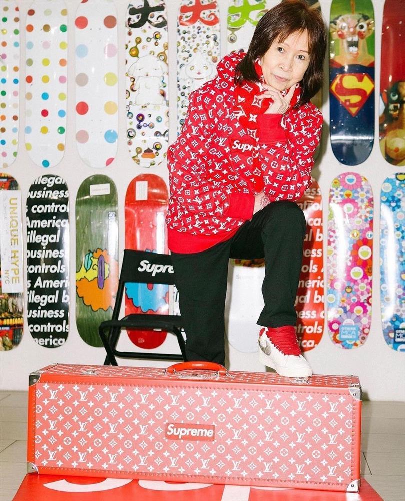 Bà mẹ U60 được mệnh danh nữ hoàng thời trang, nhiều sao muốn chụp ảnh cùng-3