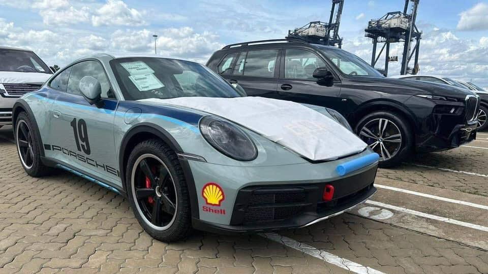 Rộ tin ông Đặng Lê Nguyên Vũ mua Porsche 911 Dakar có giá đắt đỏ-1