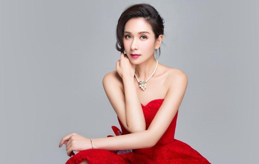 Tuổi 49 của hoa hậu từng bị vợ đại gia tát giữa đám đông vì làm kẻ thứ 3-4