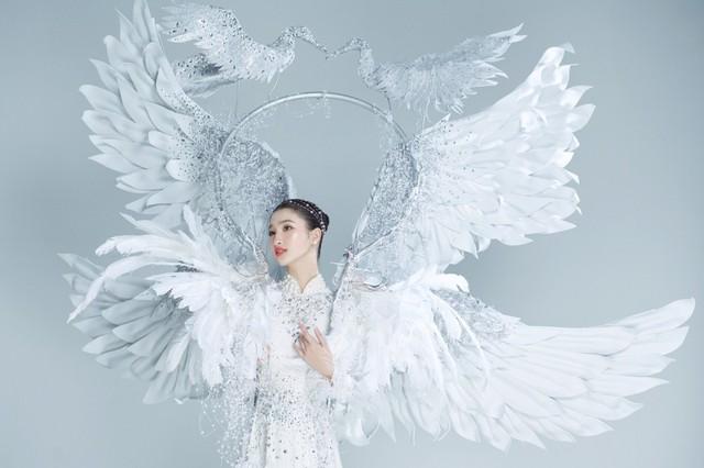 Trang phục dân tộc 10kg của Phương Nhi tại Miss International được fan sắc đẹp đánh giá đẹp thôi chưa đủ-1