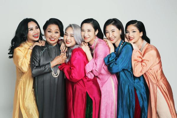 Mẹ ruột, em dâu và con gái chung - riêng nhà Thanh Lam hạnh phúc trong bộ ảnh mừng ngày 20/10-1