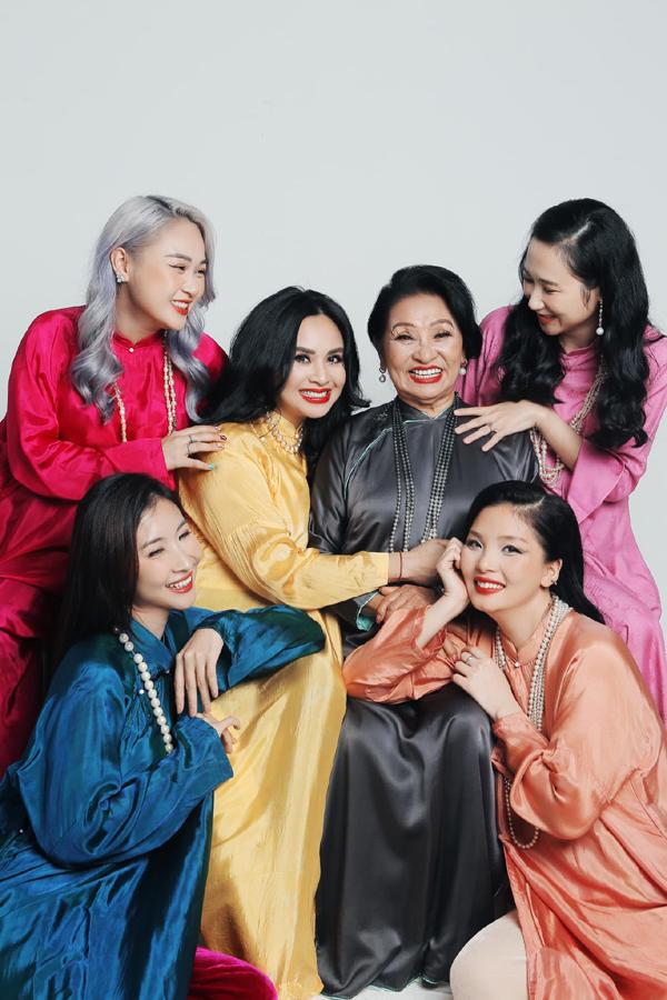 Mẹ ruột, em dâu và con gái chung - riêng nhà Thanh Lam hạnh phúc trong bộ ảnh mừng ngày 20/10-4