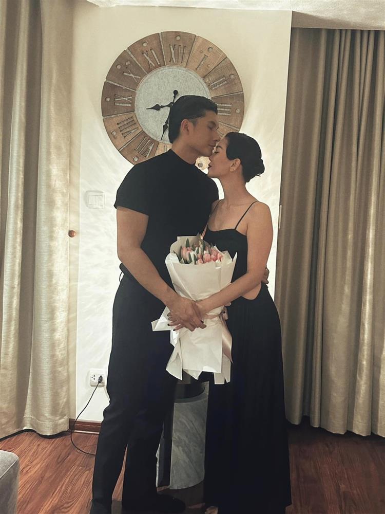 Mỹ nhân Việt khoe quà 20/10: Khánh Thi được chồng ting ting, vợ Phan Mạnh Quỳnh được quà lạ lắm-2