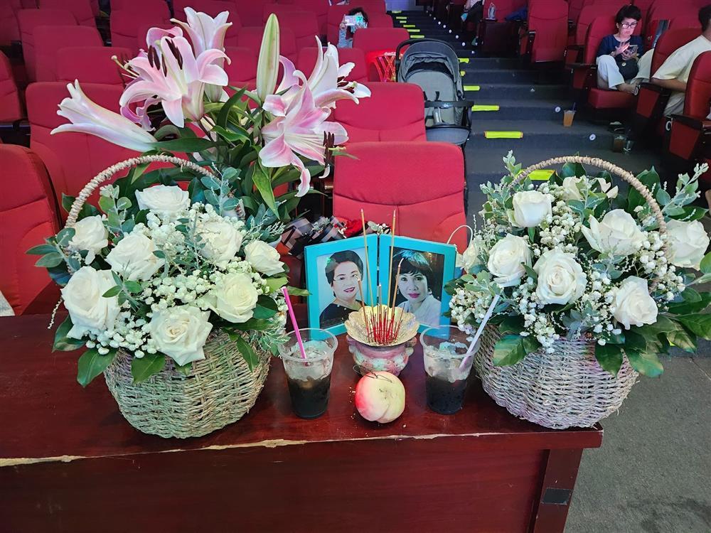 Mỹ nhân Việt khoe quà 20/10: Khánh Thi được chồng ting ting, vợ Phan Mạnh Quỳnh được quà lạ lắm-9